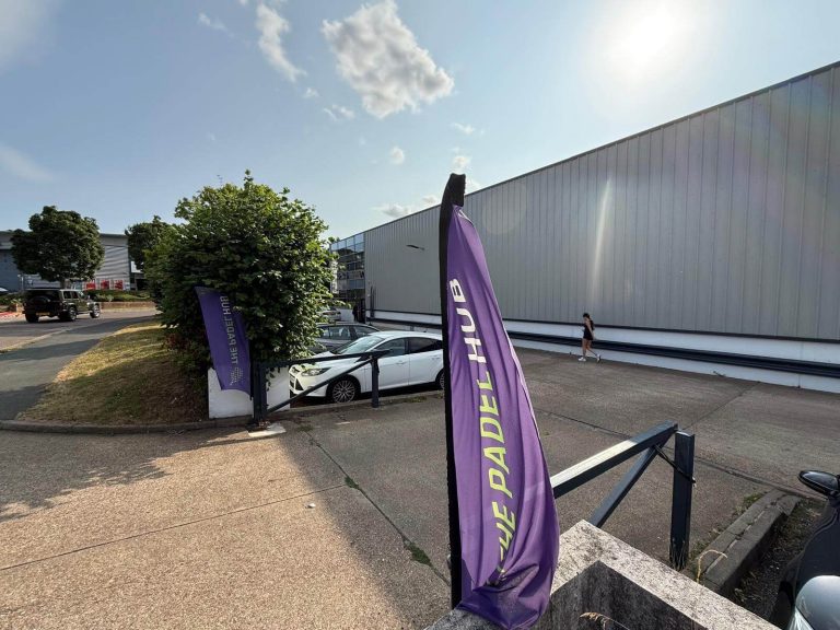 PADELHUB Epsom Exterior
